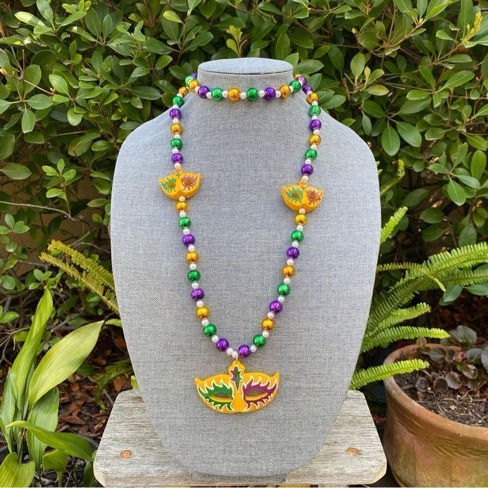 NWOT New Colorful Beaded Necklace with Mask Pendants Marti Gras Halloween Joaker